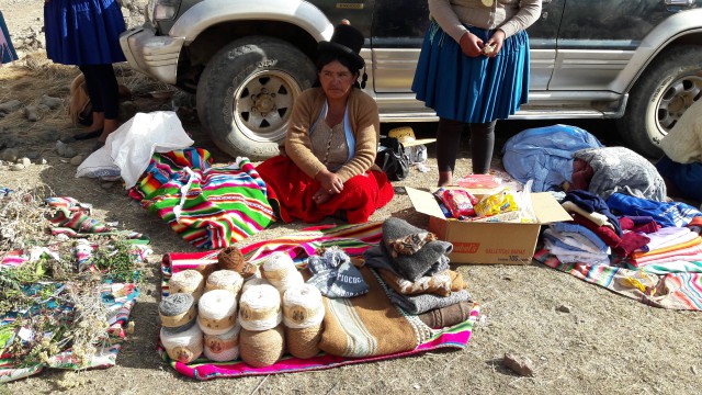 Artesanas expone lanas