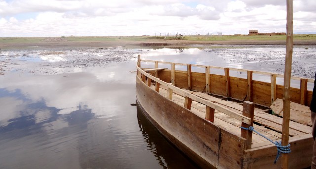 Poopó bote de madera