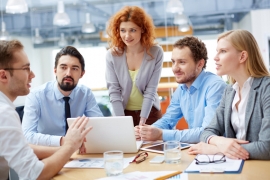 Política, de la lisonja al insulto