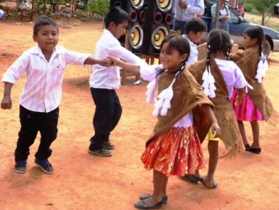 “Currículo Regionalizadoman jina llank’arichkayku”